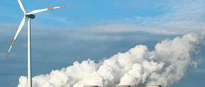 Wohin mit den Windrädern? Um die Klimaschutzziele trotz des umstrittenen Festhaltens an der Braunkohlevertromung zu erreichen soll die installierte Leistung der Windkraft in den kommenden 16 Jahren auf 10 500 Megawatt steigen.