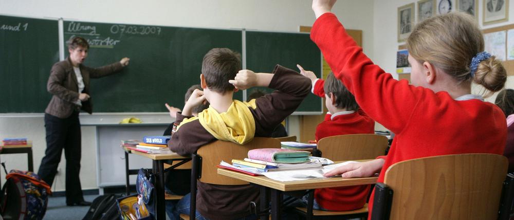 Die Schulleiter an Brandenburgs Schulen sollen ein eigenes Budget für Vertretungslehrer bekommen.