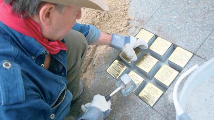 Wieder in Teltow. Der Kölner Künstler Gunter Demnig wird zur Verlegung der Stolpersteine erwartet.
