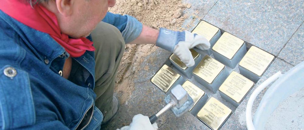 Wieder in Teltow. Der Kölner Künstler Gunter Demnig wird zur Verlegung der Stolpersteine erwartet.