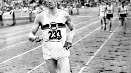 Weit voraus. Harbig 1939 bei seinem Sieg über 800 Meter bei den Deutschen Meisterschaften im Berliner Olympiastadion.