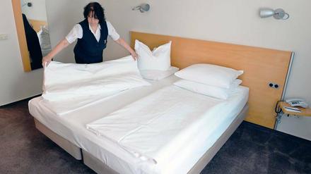 Wer zahlt? Sollen Hotelgäste für den Parkpflegezuschuss aufkommen oder Potsdamer Unternehmen, die vom Tourismus profitieren? An dieser Frage scheiden sich in der Stadtpolitik die Geister – für kein Modell scheint es eine Mehrheit zu geben.