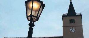 Vorboten. In der Beelitzer Altstadt sind bereits Test-Laternen zu sehen.