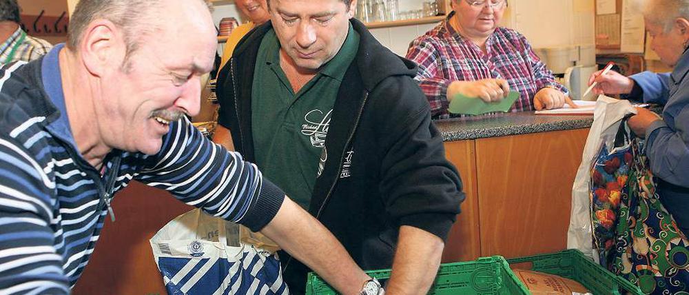 „Sehr zufrieden.“ Uwe Roessgen (l.) und sein „Assistent“ Michael Hirte.