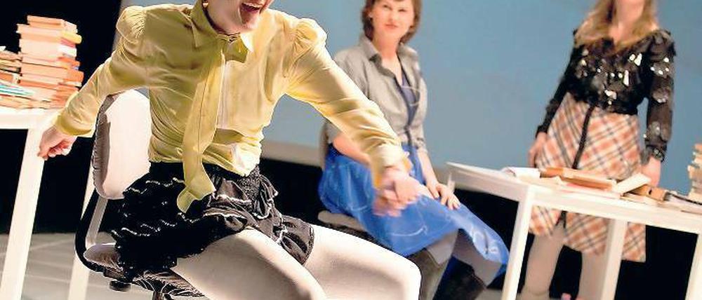 Kati Witt auf dem Bürostuhl: Nina Tecklenburg tanzt die Carmen-Choreografie – allen linken Idealen zum Trotz.