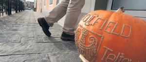 Mit Rechtschreibfehler. „Jack Oldfield grüßt Teltow 2013“ sollte auf dem Kürbis stehen, doch es grüßt Jack Odlfield.