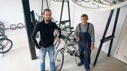 Laden gerettet. Philipp-Daniel Ullmann (l.) wird Ralf Heinrich ablösen.