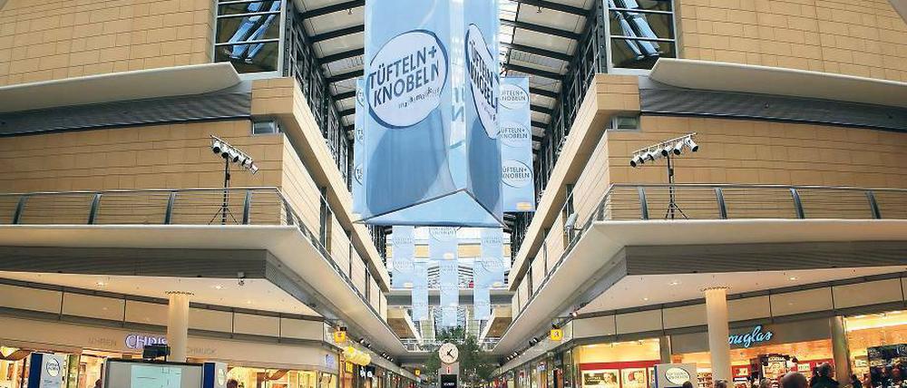 Luft nach oben. Das Stern-Center möchte künftig auch im ersten Obergeschoss Läden unterbringen. Vor allem Bekleidungsgeschäfte sind geplant, aber auch Gastronomiebetriebe. Sie sollen die Kunden dazu verleiten, die Rolltreppe nach oben zu nehmen.