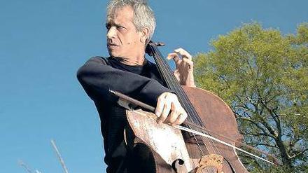 Ambitioniert. Giovanni Sollima legt mit dem Cello Klangschichten frei.