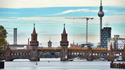 Das Konzept der Stiftung Zukunft Berlin für eine Fusion von Berlin und Brandenburg stößt auf Wohlwollen und Kritik. Dreh- und Angelpunkt der Diskussionen ist der Umgang mit den Berliner Schulden.