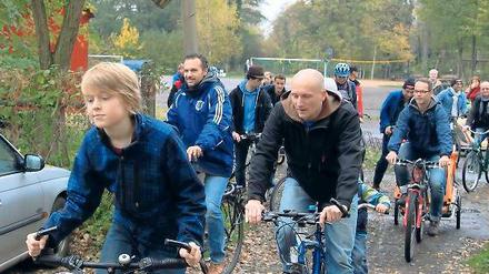 Protest: Rund 80 Radfahrer forderten am Samstag mehr Sportplätze.