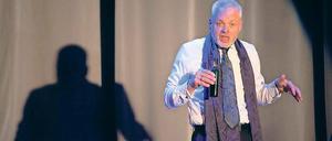 Vorfröhlich. Kabarettist Michael Ranz trinkt bereits im Oktober auf Weihnachten. Warum auch nicht, wenn es schon überall Lebkuchen zu kaufen gibt.