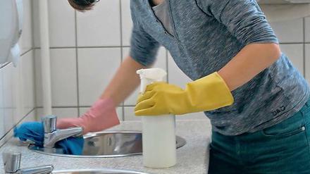 Blitzeblank. An der Waldorfschule sorgen die Schüler selbst fürs Putzen – auch in den Toilettenräumen. Die Jobs sind sogar besonders begehrt, weil es mehr Geld gibt.
