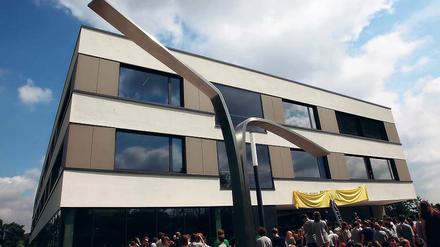 Neu und zu klein. Im August war das Stahnsdorfer Gymnasium eröffnet worden. Schon im kommenden Schuljahr gibt es hier ein Platzproblem – da das auch für die zwei anderen Gymnasien in der Region gilt, wird über einen weiteren Neubau nachgedacht.