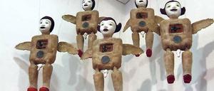 Sind keine Teletubbies. Derartige Wesen fliegen oft durch die Kunstwelt von Heri Dono.