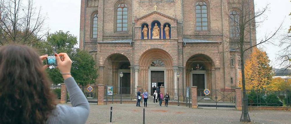 Kirchenfragen. Auch unter Potsdamer Katholiken ist der Limburger Skandal Thema. Entgegen dem Bundestrend wachsen die katholischen Gemeinden in Potsdam stetig.