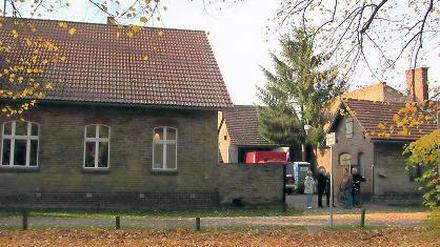Ab in die Dorfschule. Bis in die Achtzigerjahre wurde dort unterrichtet.