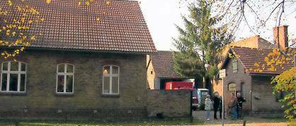 Ab in die Dorfschule. Bis in die Achtzigerjahre wurde dort unterrichtet.