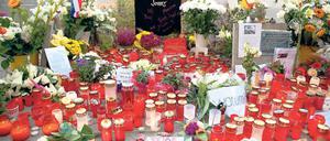 Leuchtende Erinnerung. Künftig erinnern nicht nur Kerzen an Jonny K. .