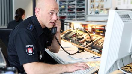 Dieser Hamburger Kollege hat abgehoben. Bei der Polizei in Brandenburg dauert das manchmal etwas.