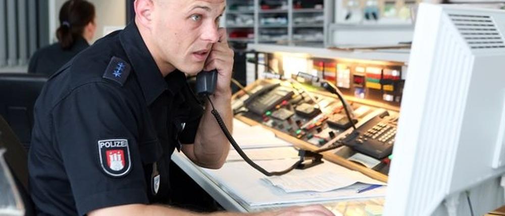 Dieser Hamburger Kollege hat abgehoben. Bei der Polizei in Brandenburg dauert das manchmal etwas.