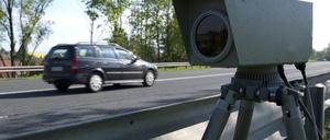 Besser mal nen Gang runterschalten: Am Donnerstag wird in Brandenburg geblitzt.