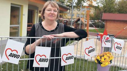 Zufrieden. Leiterin Eveline Hösel vor dem neuen Kitabau.