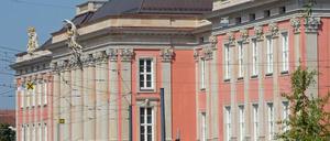 Vor dem neuen Potsdamer Landtag werden sich am Donnerstag nicht nur Politiker und Presse versammeln - auch Demonstranten haben sich angekündigt.