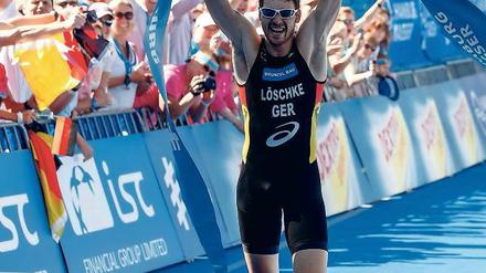 Augenblick des größten Triumphs. Der Potsdamer Franz Löschke holte im Juli in Hamburg als Schlussläufer mit dem deutschen Quartett den Team-Weltmeistertitel.