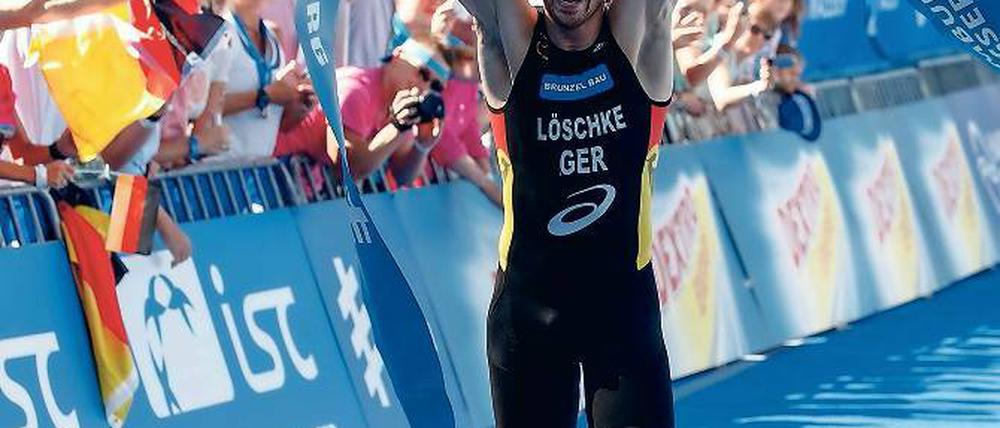 Augenblick des größten Triumphs. Der Potsdamer Franz Löschke holte im Juli in Hamburg als Schlussläufer mit dem deutschen Quartett den Team-Weltmeistertitel.