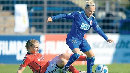 Hartes Programm. Duisburg hat bis zum Schluss gekämpft, aber Turbine Potsdam mit Julia Simic (rechts) hat verdient das Spiel mit 2:1 gewonnen. Am Sonntag geht es schon zum nächsten Meisterschaftsspiel nach Hoffenheim. Auch dort muss ein Sieg her.