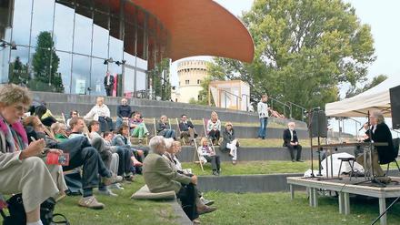 Zeigten wie es gehen kann. Beim ersten Literaturfestival „lit:pots“ wurde auch auf den Terrassen des Hans Otto Theaters vorgelesen. Das groß angelegte Zukunftsfestival dagegen, dass auch die Schiffbauergasse nutzen wollte, scheiterte schon in der Planung.