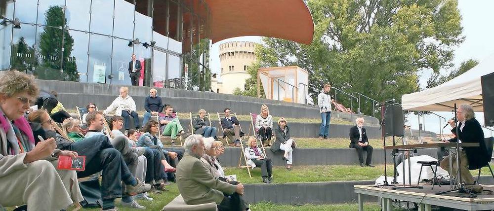 Zeigten wie es gehen kann. Beim ersten Literaturfestival „lit:pots“ wurde auch auf den Terrassen des Hans Otto Theaters vorgelesen. Das groß angelegte Zukunftsfestival dagegen, dass auch die Schiffbauergasse nutzen wollte, scheiterte schon in der Planung.
