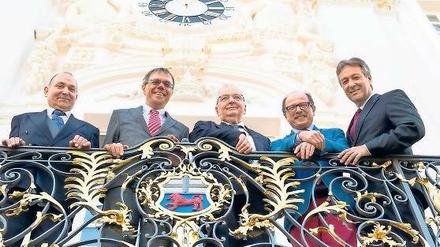 Treffen am Rhein. Der Vorsitzende des Bonn-ClubsWigor Webers, Potsdams Bürgermeister Burkhard Exner, Klaus Töpfer, Walter Christian vom Potsdam-Club und der Bonner Oberbürgermeister Jürgen Nimptsch auf dem Balkon des Bonner Rathauses.