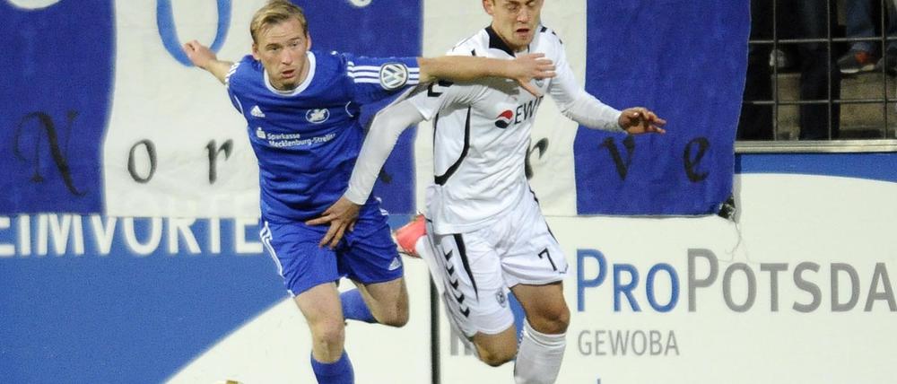 Heiko Schwarz (rechts) im Duell mit einem Neustrelitzer.