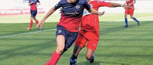 Duell zweier Torschützinnen: Sara Doorsoun- Kajeh (l.) und Genoveva Anonma.