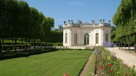 Park Sanssouci? Nicht ganz. Dieses Lustschlösschen steht in Versailles.