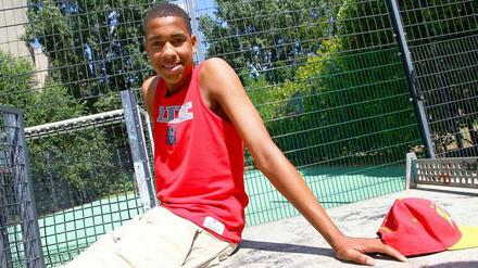 Der 15-jährige Amani spricht offen über Diskriminierung.