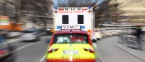 Für die Beifahrerin des verunglückten Fahrers kam jede Hilfe zu spät. Sie erlag ihren schweren Verletzungen.