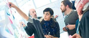 Ergiebige Zettelwirtschaft. In der Design-Thinking-Methode müssen die Ideen unter Zeitdruck gesammelt werden.