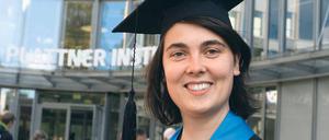 Hut ab. Lea Voget konnte sich über die Traumnote 1,0 freuen. Insgesamt schafften diesmal 76 Bachelor-, 53 Master- und 14 Doktorstudenten den Abschluss am HPI.