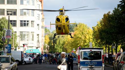 Einsatz in Berlin-Mitte: Zwei Polizisten kamen schwer verletzt ins Krankenhaus.