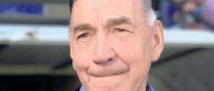 Mit wachen Augen nach Essen: Turbine-Trainer Bernd Schröder: