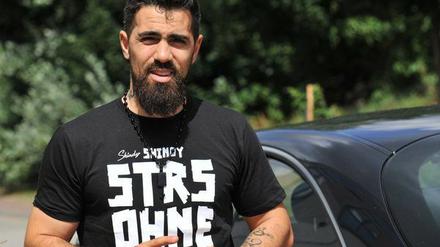 Der Rapper diskriminiert Frauen, Homosexuelle und Politiker. Aber er verdient damit gut - jetzt hat sich der Staatsanwalt eingeschaltet.