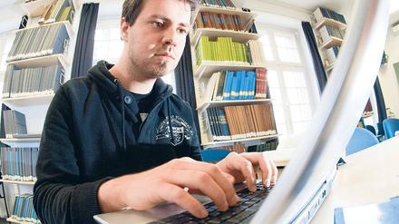 Doppelbelastung. Studenten müssen heute oft Studium und Job schaffen.
