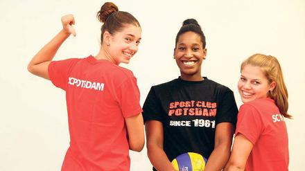Drei Neue im Potsdamer Team. Die Slowakin Nikola Radosova, die Spanierin Jessica Rivero und Sophie Dreblow (von links) aus dem eigenen Nachwuchs gehören nun zur Erstliga-Mannschaft des SC und präsentieren sich am Wochenende erstmals daheim.