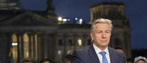 Stets zu Diensten. Klaus Wowereit bleibt weiterhin nur in Berlin eine politische Größe. -