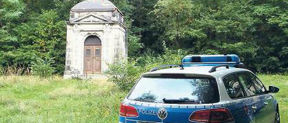 Komplett gestohlen: Das Dach des Friedrich-Müller Mausoleums.