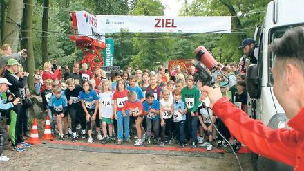 Spaß an der Bewegung. Auch Kinder gingen am Sonntag beim 5. Potsdamer Crosslauf an den Start und liefen dann einen Kilometer.