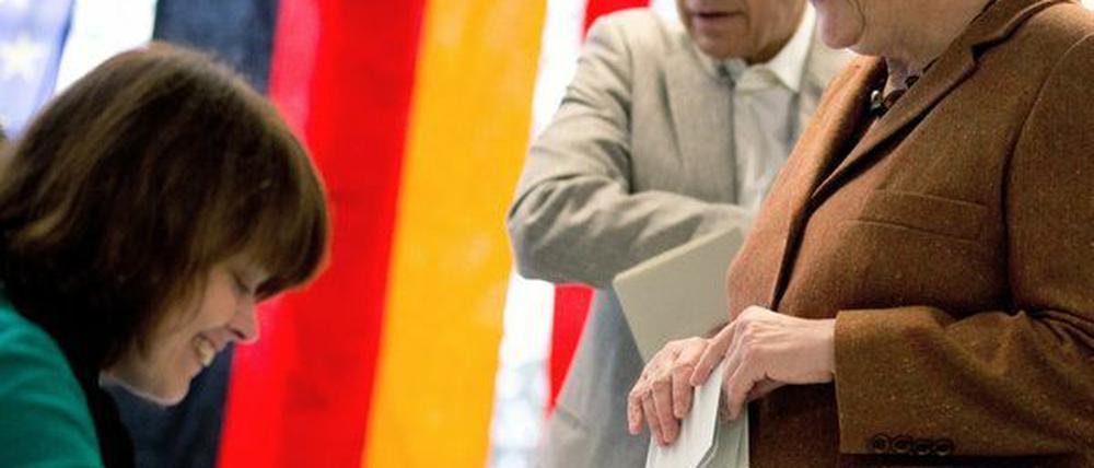 Bundeskanzlerin Angela Merkel am heutigen Sonntag an der Wahlurne in Berlin.